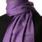 Echarpe en cachemire violette � chevrons