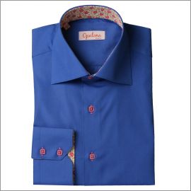 Chemise bleue � col int�rieur fleuri