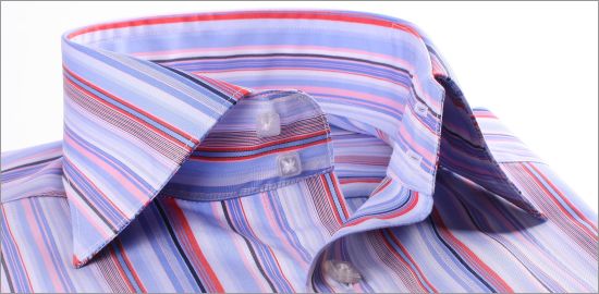 Chemise cintr�e � rayures bayad�re bleues, blanches, roses et rouges