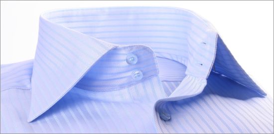 Chemise bleue ray�e � poignets mousquetaires