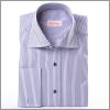 Une chemise � poignets mousquetaires ray�e bleue, et � int�rieur de col finement ray�