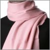 Echarpe en cachemire rose � chevrons